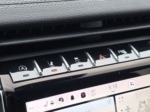 Used 2023 Jeep Grand Cherokee Limited w/ Black Appearance Package image 9