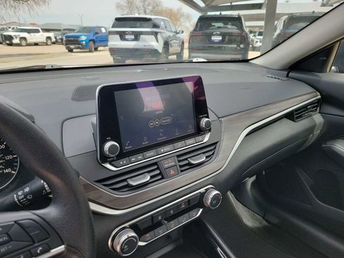 Used 2024 Nissan Altima 2.5 SV image 16