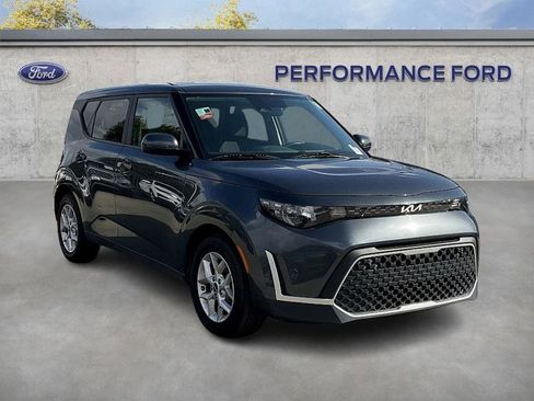 Used 2023 Kia Soul LX w/ LX Technology Package image 3