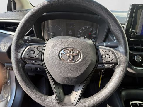 Used 2025 Toyota Corolla LE FWD image 12