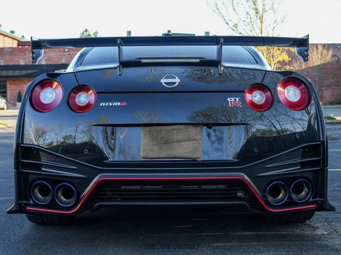 Used 2023 Nissan GT-R NISMO w/ Floor Mat Package AWD/4WD image 7