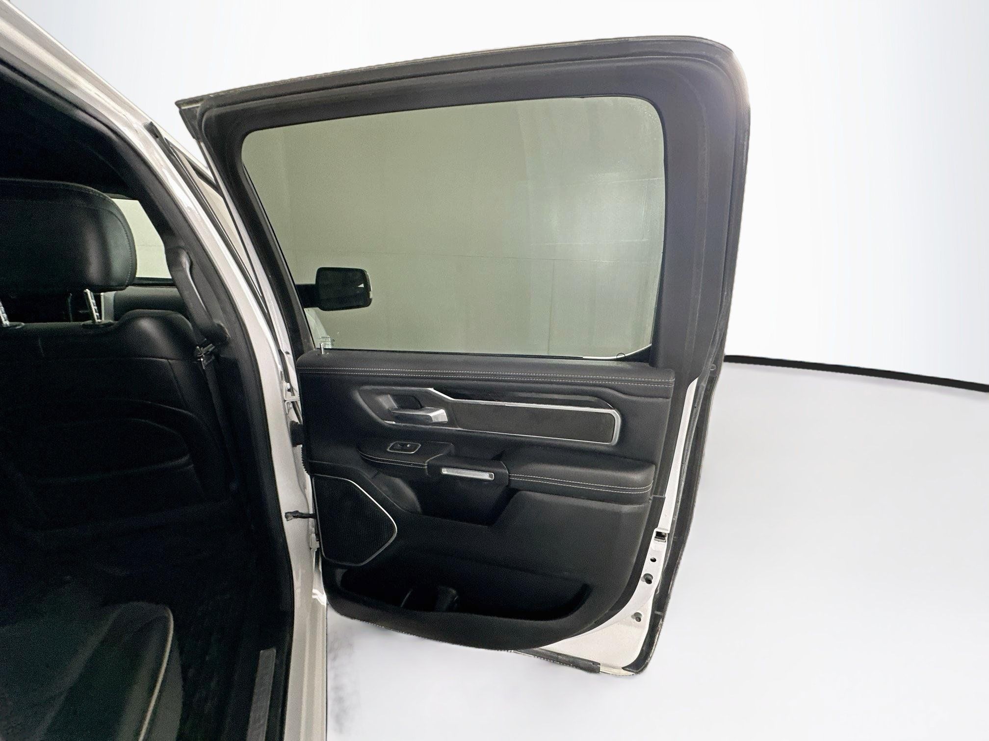 Used 2020 RAM 1500 Laramie w/ Sport Appearance Package AWD/4WD image 30