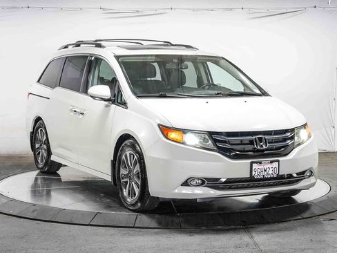 Used 2015 Honda Odyssey Touring image 5