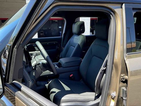 New 2025 Land Rover Defender 110 X-Dynamic SE image 11