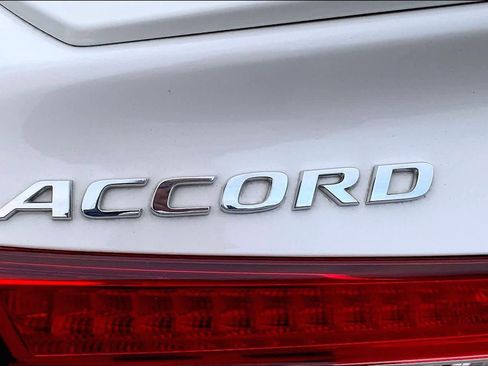 Used 2018 Honda Accord Sport image 32