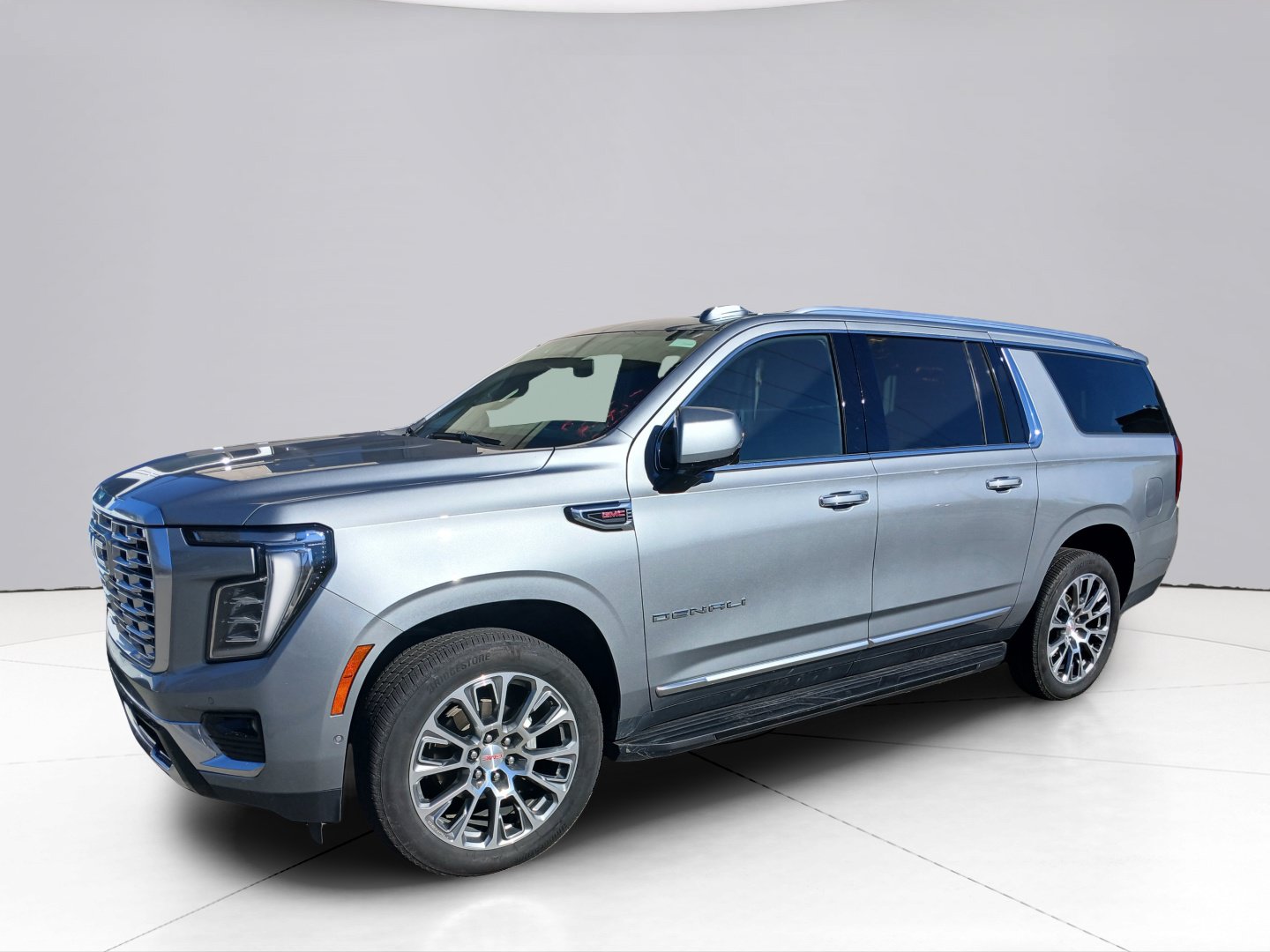 Used 2025 GMC Yukon XL Denali AWD/4WD image 2