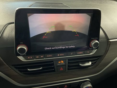 Used 2023 Nissan Altima 2.5 SV FWD image 3