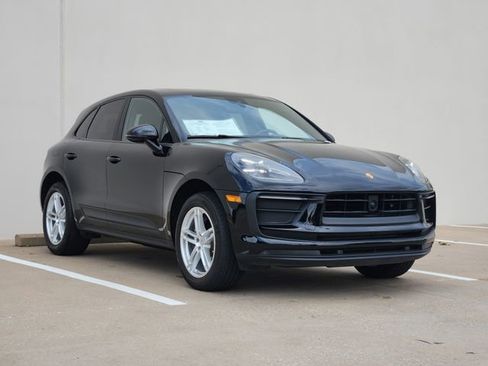 Used 2025 Porsche Macan AWD/4WD image 3