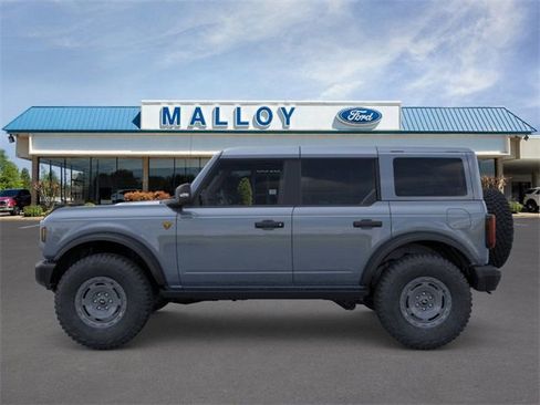 New 2025 Ford Bronco Badlands image 3