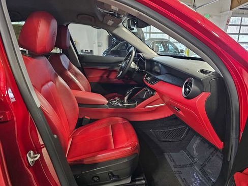 Used 2019 Alfa Romeo Stelvio image 10