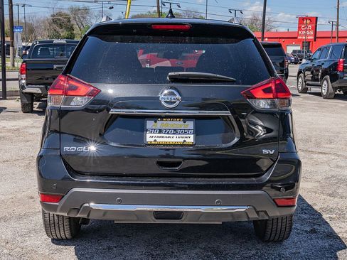 Used 2019 Nissan Rogue SV image 6