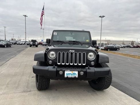 Used 2017 Jeep Wrangler Unlimited Sahara w/ Connectivity Group image 8