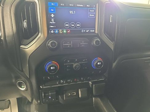 Used 2022 Chevrolet Silverado 1500 LT Trail Boss w/ Convenience Package II AWD/4WD image 19
