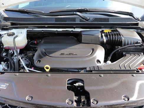 Used 2025 Chrysler Pacifica Limited FWD image 54