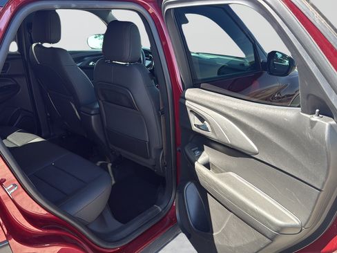 Used 2023 Chevrolet TrailBlazer RS FWD image 37