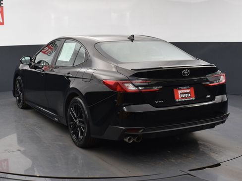 Used 2025 Toyota Camry SE FWD image 3