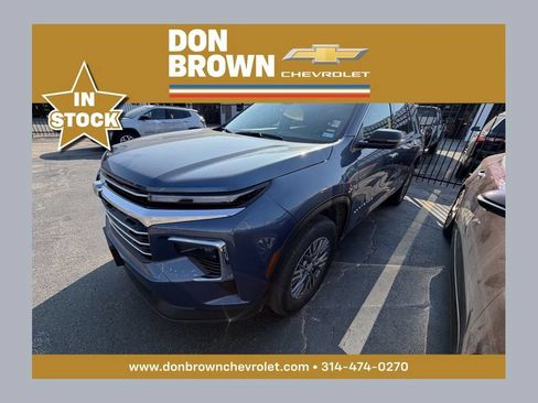 Used 2026 Chevrolet Traverse LT FWD image 1