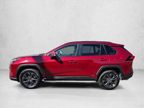 Used 2022 Toyota RAV4 XLE Premium AWD/4WD image 7