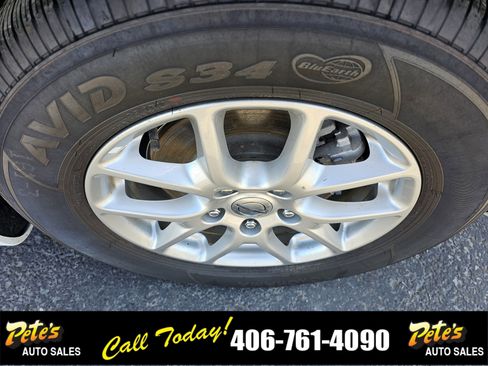 Used 2022 Chrysler Voyager LX image 11