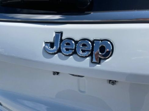 Used 2024 Jeep Compass Latitude w/ Convenience Group AWD/4WD image 9