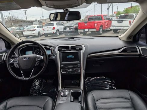 Used 2018 Ford Fusion SE w/ Fusion SE Technology Package FWD image 14
