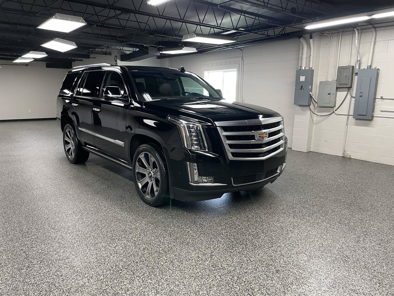 Used 2019 Cadillac Escalade Premium Luxury AWD/4WD image 14