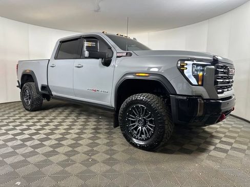 Used 2024 GMC Sierra 2500 AT4X image 2