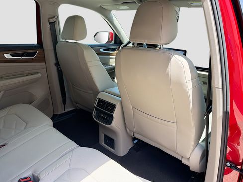 Used 2024 Volkswagen Atlas SE w/ Panoramic Sunroof Package FWD image 30