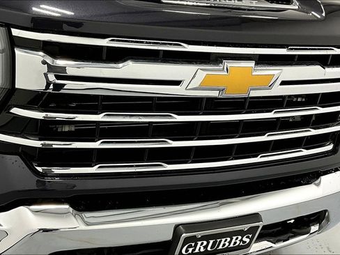 Certified 2024 Chevrolet Silverado 2500 LTZ image 37