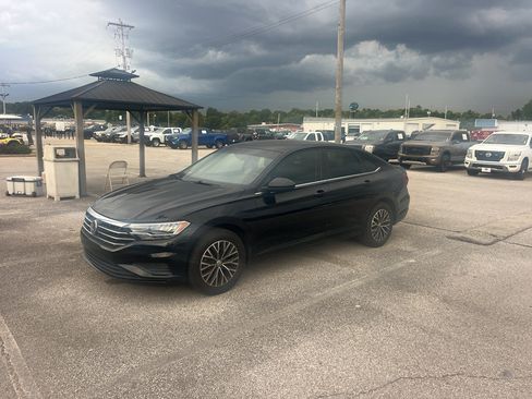 Used 2019 Volkswagen Jetta SE FWD image 1