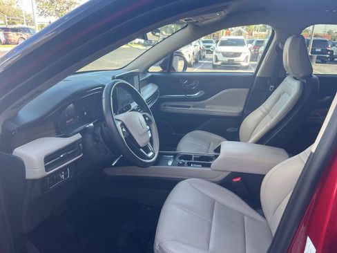 Used 2025 Lincoln Corsair Reserve image 11