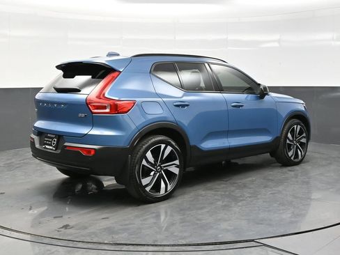 Used 2025 Volvo XC40 B5 Ultra AWD/4WD image 7