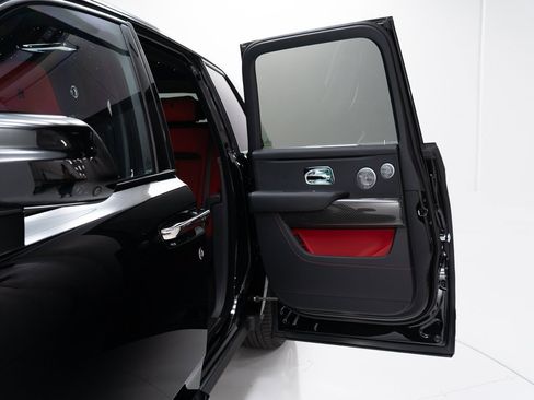 Certified 2024 Rolls-Royce Cullinan Black Badge w/ Driver's Package image 22