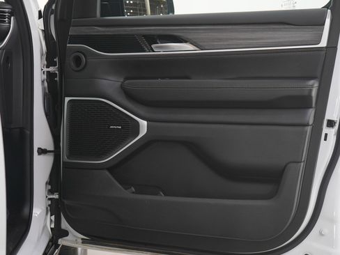 Used 2024 Jeep Wagoneer L Series II w/ Flexible Seating Group image 14