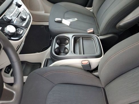 Used 2018 Chrysler Pacifica Touring Plus image 28