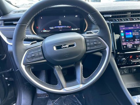 New 2025 Jeep Grand Cherokee L Laredo w/ Luxury Tech Group I AWD/4WD image 15