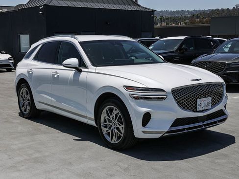 Used 2025 Genesis GV70 2.5T AWD/4WD image 3