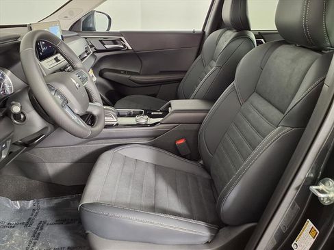 New 2025 Mitsubishi Outlander SE image 19