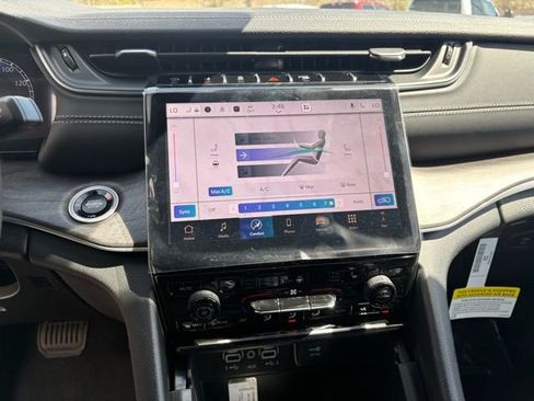 New 2025 Jeep Grand Cherokee Limited w/ Trailer Tow Package image 21