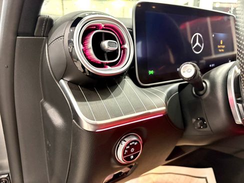 Used 2023 Mercedes-Benz C 300 Sedan image 10