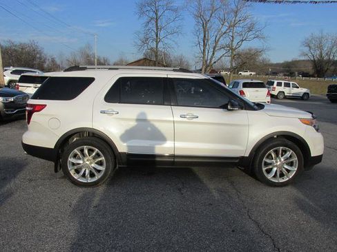 Used 2015 Ford Explorer XLT w/ Equipment Group 202A image 3