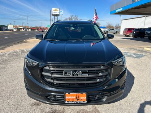 Used 2020 GMC Terrain SLE w/ Driver Convenience Package image 2