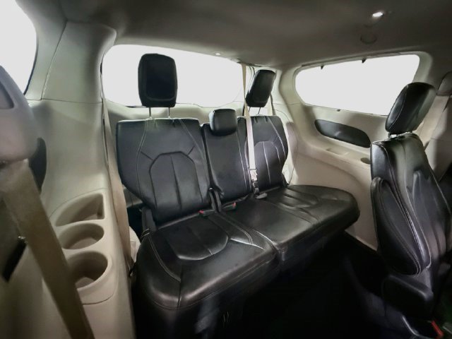 Used 2022 Chrysler Pacifica Touring-L FWD image 41