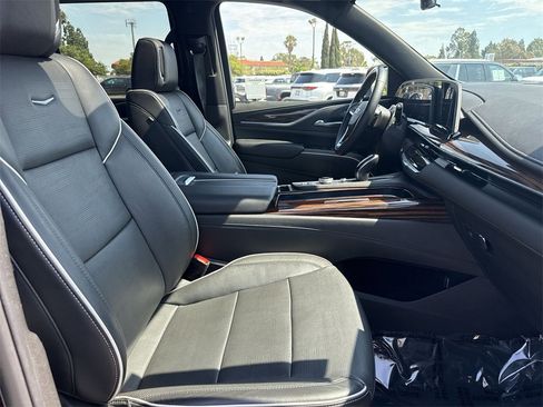 Used 2024 Cadillac Escalade Premium Luxury image 27