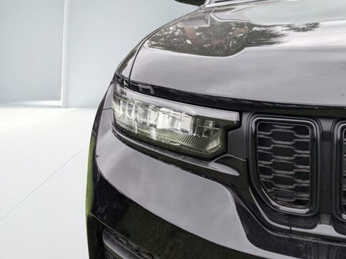 New 2025 Jeep Grand Cherokee Altitude image 8