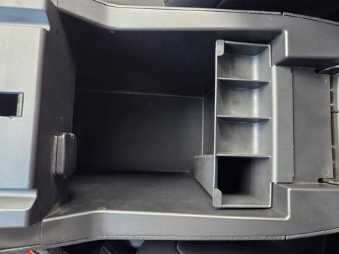 Used 2018 Ford Explorer XLT w/ Equipment Group 202A FWD image 20