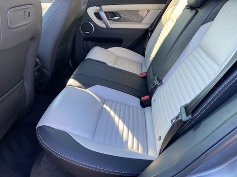 Used 2025 Land Rover Discovery Sport Dynamic SE image 31