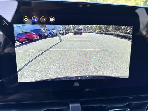 Used 2025 Chevrolet Equinox LT image 25