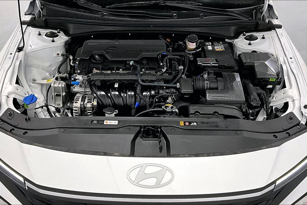 Used 2026 Hyundai Elantra SE FWD image 23
