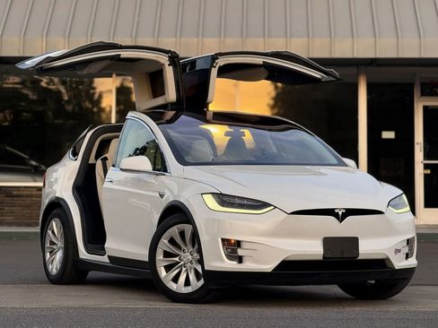 Used 2019 Tesla Model X Long Range image 2